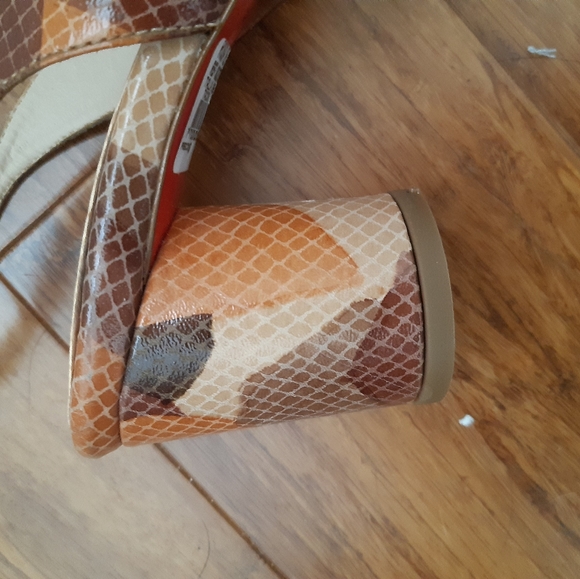 Shoes - Picture 2 of 5